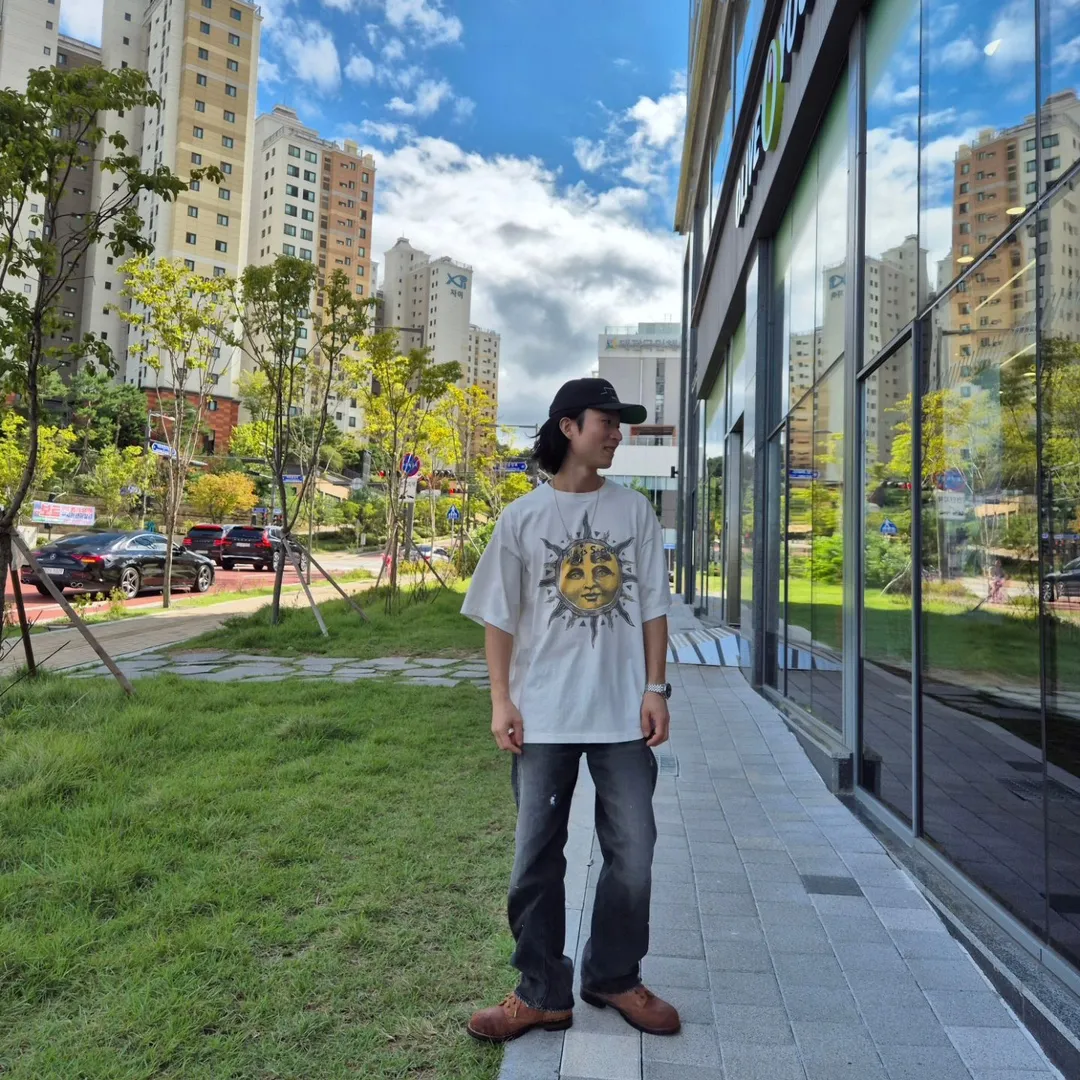 CACTUS PLANT FLEA MARKET x SAINT Mxxxxxx SUN SS TEE/WHT CPFM joint model Four-eye sun printed short sleeves Off-white S-XL Cylindrical fabric without side seams 220g high weight OE yarn ⚠️Note: It is almost meaningless if it is not a cylindrical fabric Customized CPFM joint main mark/wash mark/little angel anti-counterfeiting label Original-level printing factory Top purchasing level
